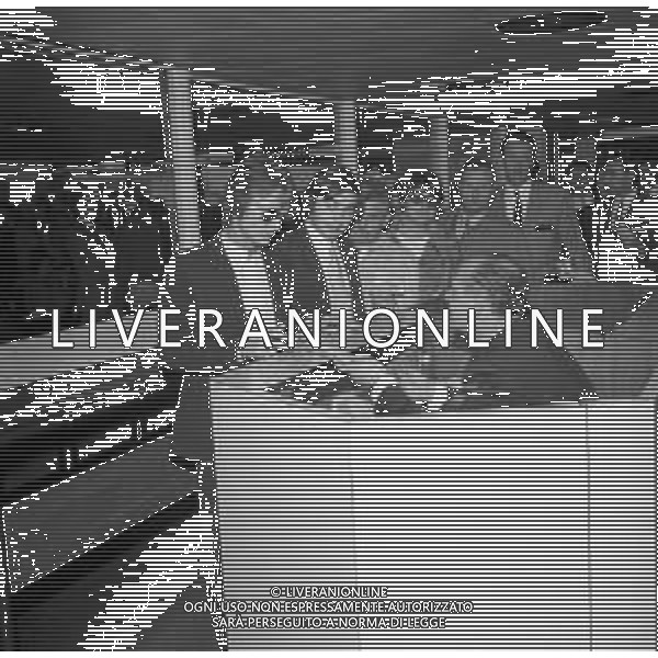 Neg- RETROSPETTIVA CLAUDE FRANCOIS (CLOCLO) CANTANTE FRANCESE NELLA FOTO AL SUO ARRIVO ALL\'AEROPORTO DI LINATE MILANO NELL\'ANNO 1968 AG ALDO LIVERANI SAS