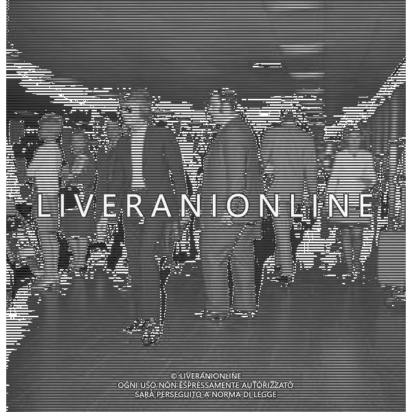 Neg- RETROSPETTIVA CLAUDE FRANCOIS (CLOCLO) CANTANTE FRANCESE NELLA FOTO AL SUO ARRIVO ALL\'AEROPORTO DI LINATE MILANO NELL\'ANNO 1968 AG ALDO LIVERANI SAS