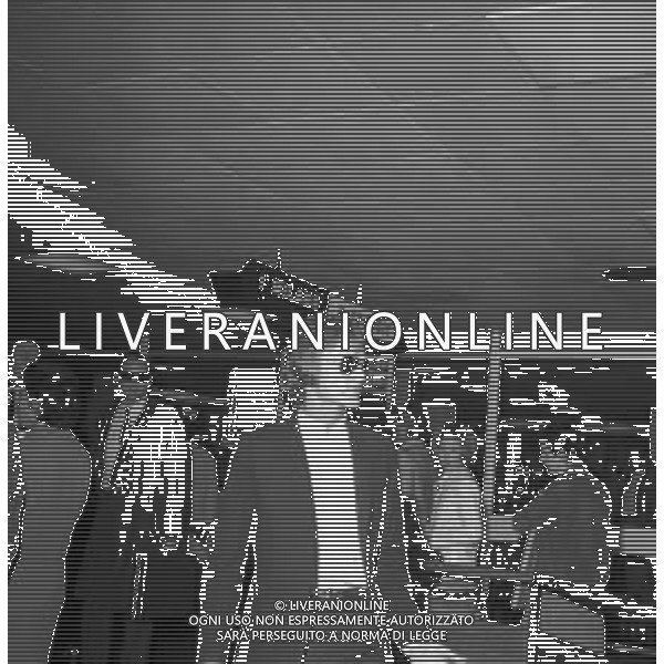 Neg- RETROSPETTIVA CLAUDE FRANCOIS (CLOCLO) CANTANTE FRANCESE NELLA FOTO AL SUO ARRIVO ALL\'AEROPORTO DI LINATE MILANO NELL\'ANNO 1968 AG ALDO LIVERANI SAS