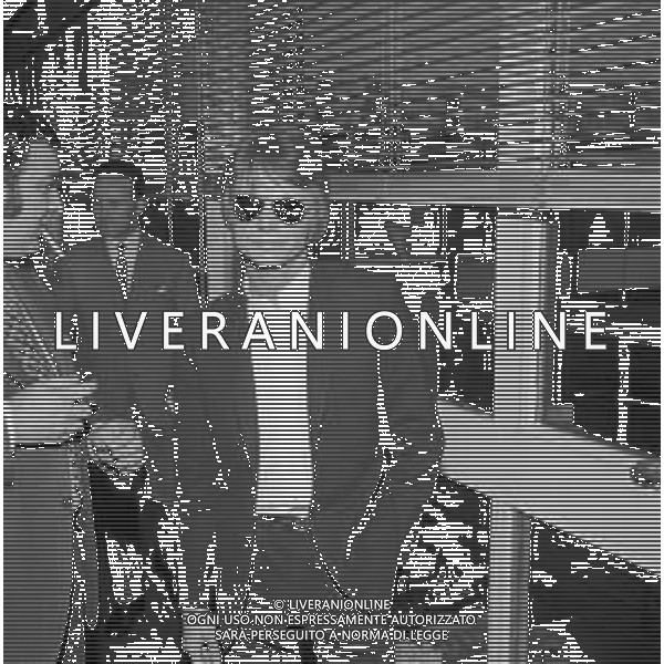 Neg- RETROSPETTIVA CLAUDE FRANCOIS (CLOCLO) CANTANTE FRANCESE NELLA FOTO AL SUO ARRIVO ALL\'AEROPORTO DI LINATE MILANO NELL\'ANNO 1968 AG ALDO LIVERANI SAS
