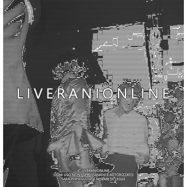 Neg- RETROSPETTIVA CLAUDE FRANCOIS (CLOCLO) CANTANTE FRANCESE NELLA FOTO CON LE BALLERINE A MILANO NELL\'ANNO 1968 AG ALDO LIVERANI SAS