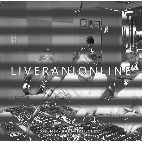 Neg- RETROSPETTIVA CLAUDE FRANCOIS (CLOCLO) CANTANTE FRANCESE NELLA FOTO IN SALA D\'INCISIONE A MILANO NELL\'ANNO 1968 AG ALDO LIVERANI SAS