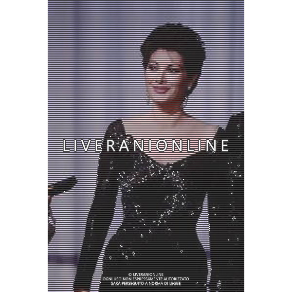 DIAP-RETROSPETTIVA EDWIGE FENECH ATTRICE NELLA FOTO EDWIGE FENECH NELL\'ANNO 1985 NELLA TRASMISSIONE TELEVISIVA RISATISSIMA AG ALDO LIVERANI SAS  