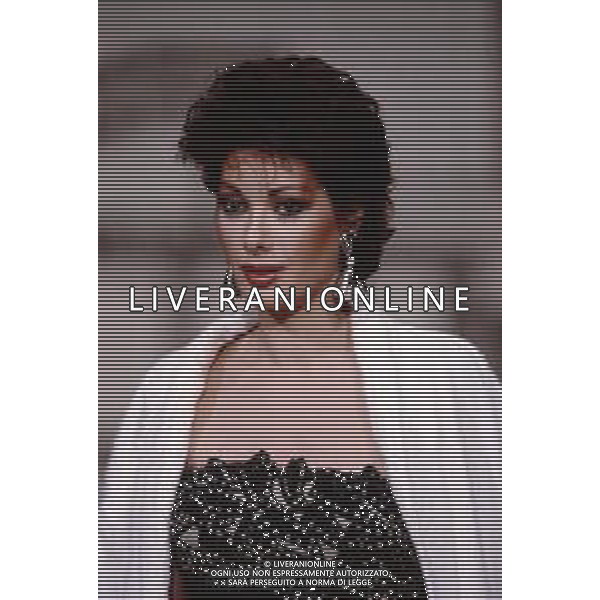 DIAP-RETROSPETTIVA EDWIGE FENECH ATTRICE NELLA FOTO EDWIGE FENECH NELL\'ANNO 1985 NELLA TRASMISSIONE TELEVISIVA RISATISSIMA AG ALDO LIVERANI SAS  