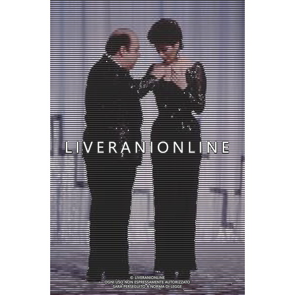 DIAP-RETROSPETTIVA EDWIGE FENECH ATTRICE NELLA FOTO EDWIGE FENECH NELL\'ANNO 1985 NELLA TRASMISSIONE TELEVISIVA RISATISSIMA CON LINO BANFI AG ALDO LIVERANI SAS  