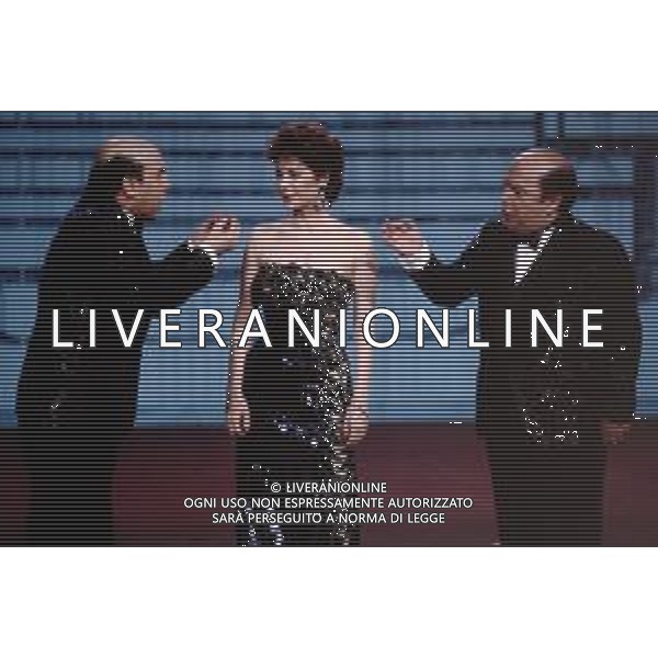 DIAP-RETROSPETTIVA EDWIGE FENECH ATTRICE NELLA FOTO EDWIGE FENECH NELL\'ANNO 1985 NELLA TRASMISSIONE TELEVISIVA RISATISSIMA CON LINO BANFI AG ALDO LIVERANI SAS  