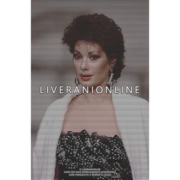DIAP-RETROSPETTIVA EDWIGE FENECH ATTRICE NELLA FOTO EDWIGE FENECH NELL\'ANNO 1985 NELLA TRASMISSIONE TELEVISIVA RISATISSIMA AG ALDO LIVERANI SAS  