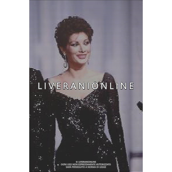 DIAP-RETROSPETTIVA EDWIGE FENECH ATTRICE NELLA FOTO EDWIGE FENECH NELL\'ANNO 1985 NELLA TRASMISSIONE TELEVISIVA RISATISSIMA AG ALDO LIVERANI SAS  