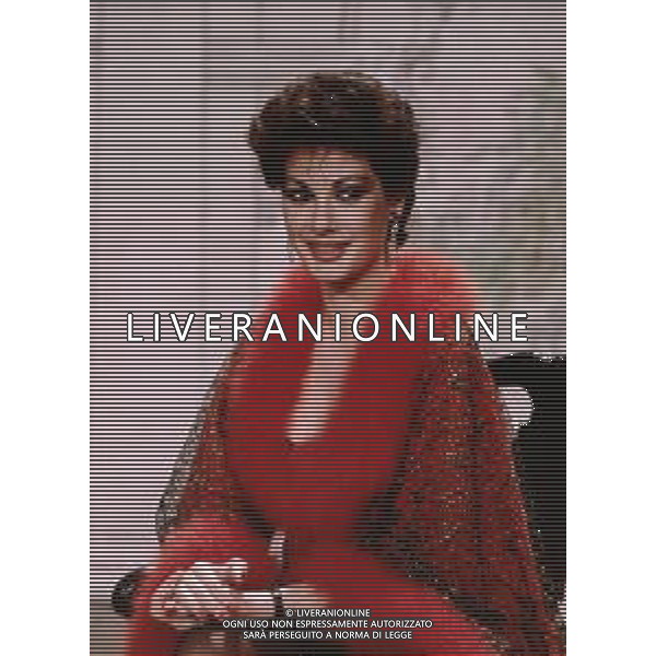 DIAP-RETROSPETTIVA EDWIGE FENECH ATTRICE NELLA FOTO EDWIGE FENECH NELL\'ANNO 1985 NELLA TRASMISSIONE TELEVISIVA RISATISSIMA AG ALDO LIVERANI SAS  