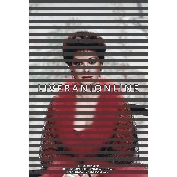 DIAP-RETROSPETTIVA EDWIGE FENECH ATTRICE NELLA FOTO EDWIGE FENECH NELL\'ANNO 1985 NELLA TRASMISSIONE TELEVISIVA RISATISSIMA AG ALDO LIVERANI SAS  