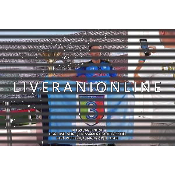 NAPOLI RITIRO DIMARO 2023 NELLA FOTO: I TIFOSI CON LO STRISCIONE 3 SCUDETTO FOTO MOSCA/AGENZIA ALDO LIVERANI