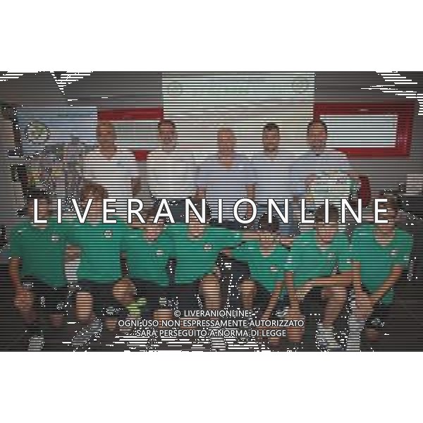 IMOLA 18 07 2023 AUTODROMO ENZO E DINO FERRARI CONFERNZA STAMPA 27 GP FABBI ORGANIZZATO DALLA CICLISTICA SANTERNO NELLA FOTO DA SINISTRA FAUSTO PEZZI, DIRETTORE DELL\'AUTODROMO PIETRO BENVENUTI, ILARIO ROSSI,PRESIDENTE CICLISTICA SANTERNO LUCA MARTELLI E SINDACO DI IMOLA MARCO PANIERI E I RAGAZZI DELLA CICLISTICA SANTERNO CATEGORIA ALLIEVI FOTO GIANNI SANNA-AG ALD LIVERANI SAS