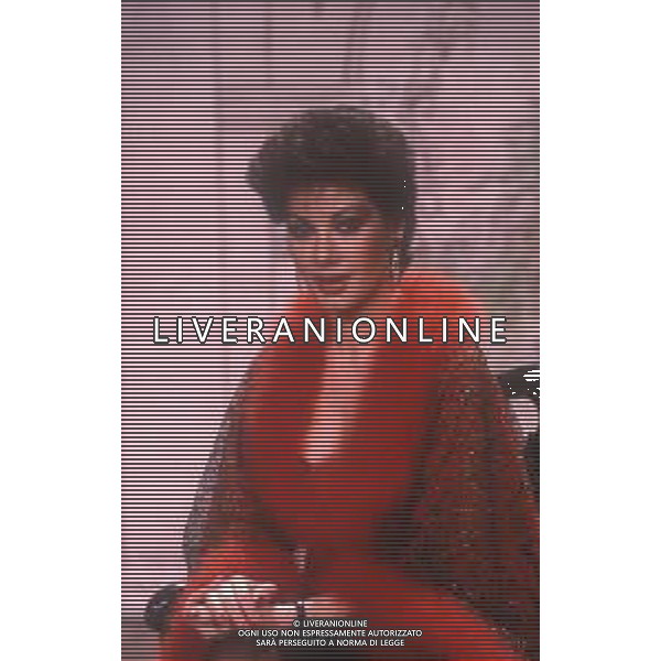 DIAP-RETROSPETTIVA EDWIGE FENECH ATTRICE NELLA FOTO EDWIGE FENECH NELL\'ANNO 1985 NELLA TRASMISSIONE TELEVISIVA RISATISSIMA AG ALDO LIVERANI SAS 