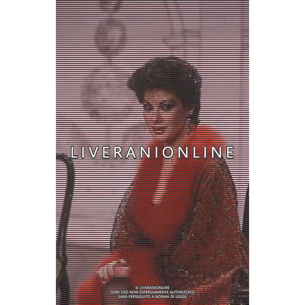 DIAP-RETROSPETTIVA EDWIGE FENECH ATTRICE NELLA FOTO EDWIGE FENECH NELL\'ANNO 1985 NELLA TRASMISSIONE TELEVISIVA RISATISSIMA AG ALDO LIVERANI SAS 
