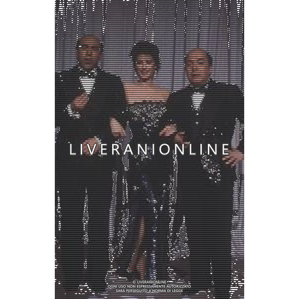 DIAP-RETROSPETTIVA EDWIGE FENECH ATTRICE NELLA FOTO EDWIGE FENECH NELL\'ANNO 1985 NELLA TRASMISSIONE TELEVISIVA RISATISSIMA CON LINO BANFI AG ALDO LIVERANI SAS 