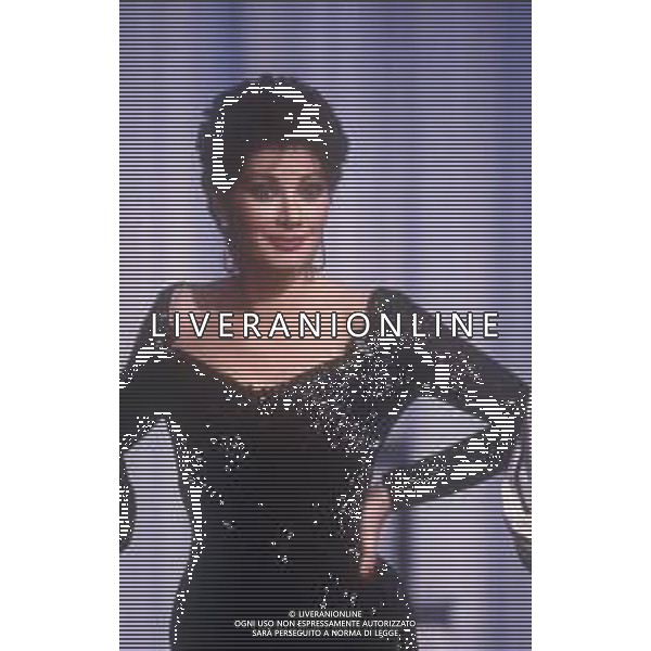 DIAP-RETROSPETTIVA EDWIGE FENECH ATTRICE NELLA FOTO EDWIGE FENECH NELL\'ANNO 1985 NELLA TRASMISSIONE TELEVISIVA RISATISSIMA AG ALDO LIVERANI SAS 