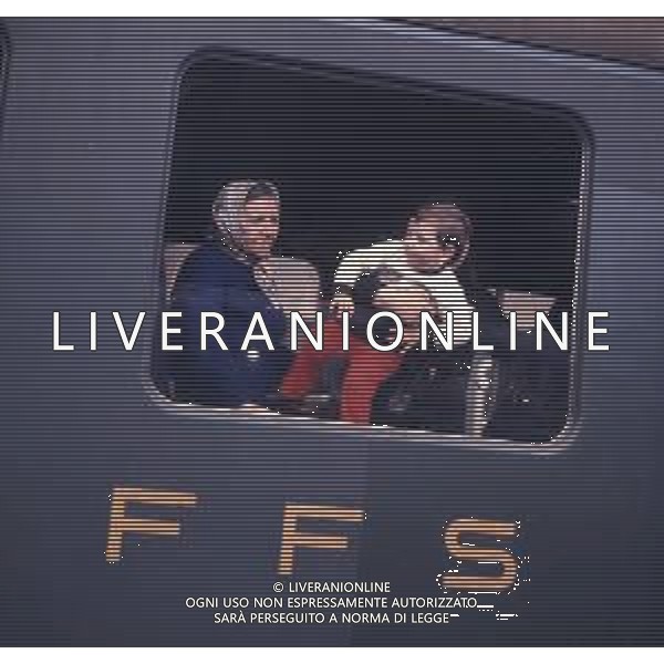 COL-1970 MILANO STAZIONE CENTRALE I PASSEGGERI IN VIAGGIO SUI TRENI AG ALDO LIVERANI SAS