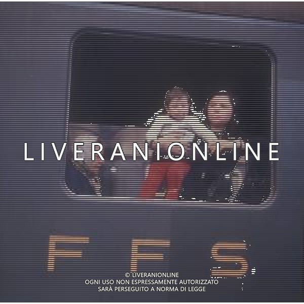 COL-1970 MILANO STAZIONE CENTRALE I PASSEGGERI IN VIAGGIO SUI TRENI AG ALDO LIVERANI SAS