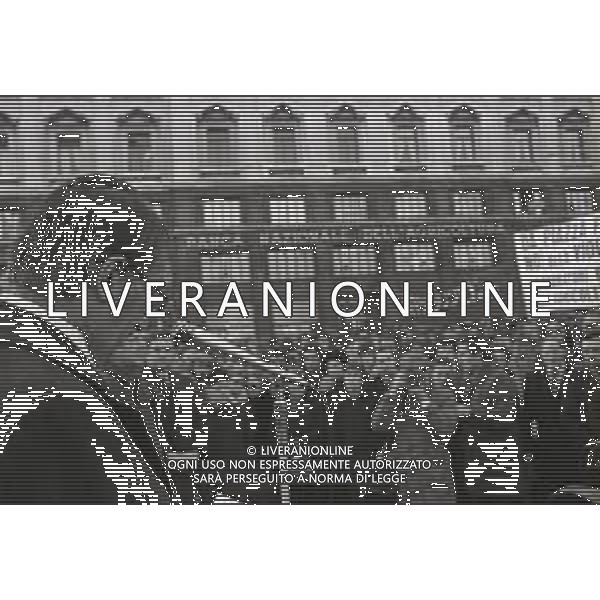 NEG-11-12-1974 MILANO COMMEMORAZIONE DELLA STRAGE DI PIAZZA FONTANA NELLA FOTO IL SINDACO ALDO ANIASI ALLA COMMEMORAZIONE AG ALDO LIVERANI SAS