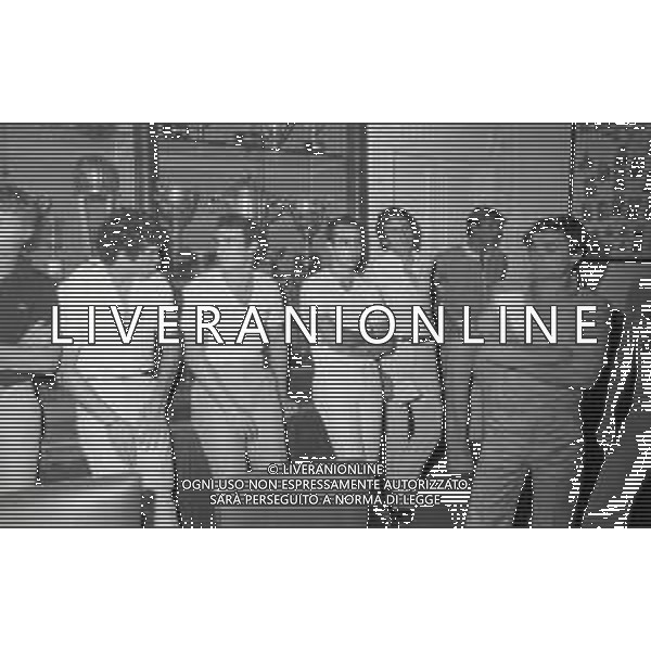 1977 MILANO RADUNO INTER IN SEDE NELLAFOTO I GIOCATORI DELL\'INTER AL RADUNO NELLA SEDE IN PIAZZA CASTELLO PRIMA DELLA PARTENZA PER IL RITIRO ESTIVO AG ALDO LIVERANI SAS 