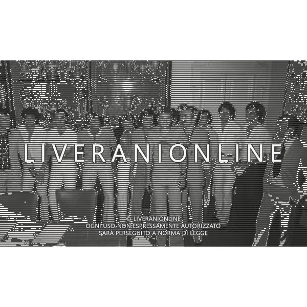 1977 MILANO RADUNO INTER IN SEDE NELLAFOTO I GIOCATORI DELL\'INTER AL RADUNO NELLA SEDE IN PIAZZA CASTELLO PRIMA DELLA PARTENZA PER IL RITIRO ESTIVO AG ALDO LIVERANI SAS 