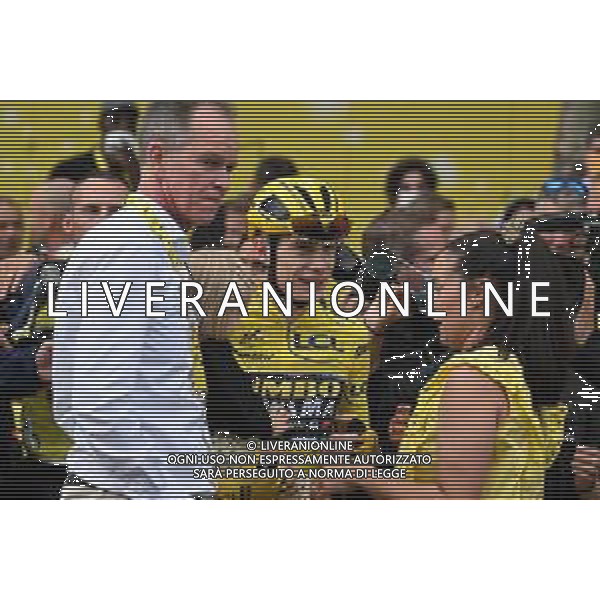 23-07-2023 Tour De France; Tappa 21 Saint Quentin En Yvelines - Paris; 2023, Jumbo - Visma; Vingegaard, Jonas; Moglie Vingegaard, Jonas; Figlia Vingegaard, Jonas; Plugge, Richard; Paris; ©SIROTTI/AGENZIA ALDO LIVERANI SAS