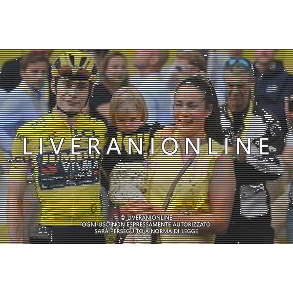 23-07-2023 Tour De France; Tappa 21 Saint Quentin En Yvelines - Paris; 2023, Jumbo - Visma; Vingegaard, Jonas; Moglie Vingegaard, Jonas; Figlia Vingegaard, Jonas; Paris; ©SIROTTI/AGENZIA ALDO LIVERANI SAS