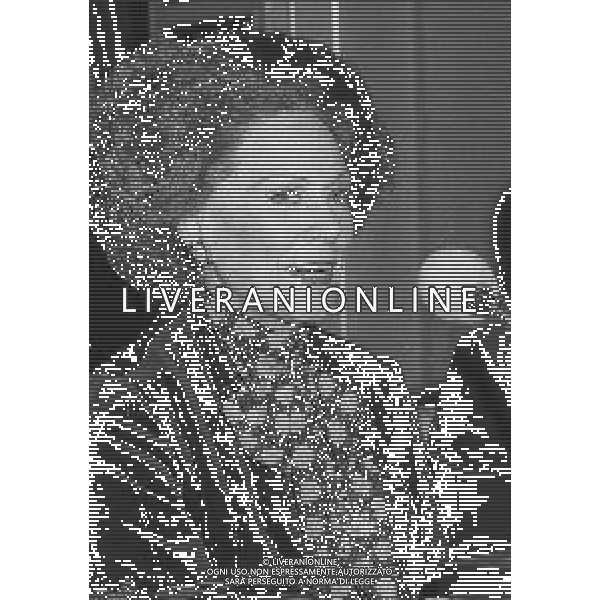 NEG-RETROSPETTIVA RENATA REBALDI CANTANTE LIRICA NELLA FOTO RENATA TEBALDI A MILANO ALLA PRESENTAZIONE DEL LIBRO“VOCE D\'ANGELO“ CON CARLA MARIA CASANOVA NELL\'ANNO 1981 AG ALDO LIVERANI SAS 