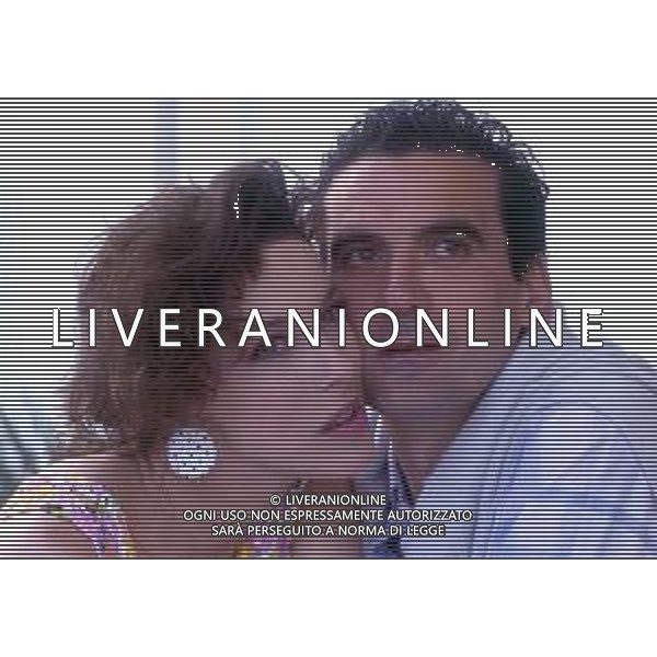 RETROSPETTIVA MASSIMO TROISI ATTORE NELLA FOTO MASSIMO TROISI CON CLARISSA BURT A CANNES NELL\'ANNO 1989 AG ALDO LIVERANI SAS