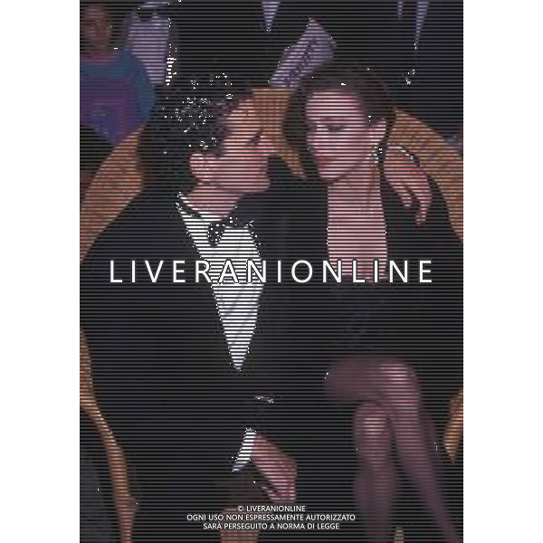 DIAP-RETROSPETTIVA MASSIMO TROISI ATTORE NELLA FOTO MASSIMO TROISI E CLARISSA BURT A VENEZIA NELL\'ANNO 1989 AG ALDO LIVERANI SAS
