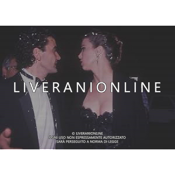 DIAP-RETROSPETTIVA MASSIMO TROISI ATTORE NELLA FOTO MASSIMO TROISI E CLARISSA BURT A VENEZIA NELL\'ANNO 1989 AG ALDO LIVERANI SAS