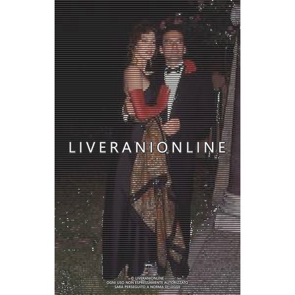 DIAP-RETROSPETTIVA MASSIMO TROISI ATTORE NELLA FOTO MASSIMO TROISI E CLARISSA BURT A VENEZIA NELL\'ANNO 1989 AG ALDO LIVERANI SAS