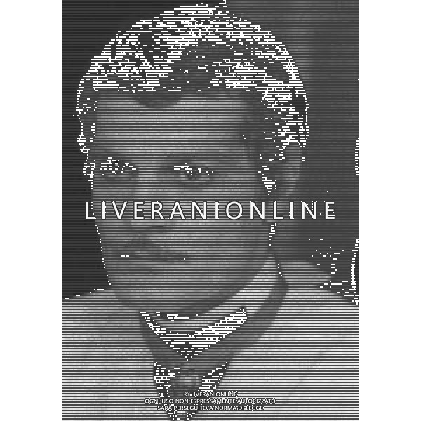 NEG-RETROSPETTIVA OMAR SHARIF ATTORE E GIOCATORE DI BRIDGE NELLA FOTO OMAR SHARIF A PARIGI NELL\'ANNO 1969 AG ALDO LIVERANI SAS 