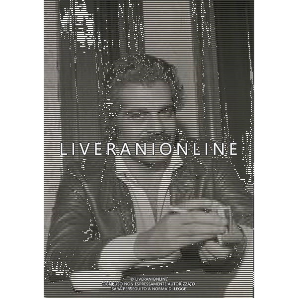 NEG-RETROSPETTIVA OMAR SHARIF ATTORE E GIOCATORE DI BRIDGE NELLA FOTO OMAR SHARIF A VENEZIA NELL\'ANNO 1972 AG ALDO LIVERANI SAS 