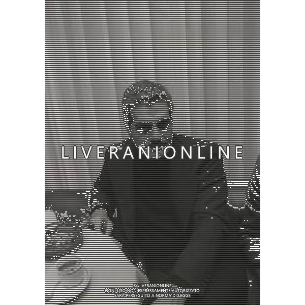 NEG-RETROSPETTIVA OMAR SHARIF ATTORE E GIOCATORE DI BRIDGE NELLA FOTO OMAR SHARIF A MILANO NELL\'ANNO 1973 AG ALDO LIVERANI SAS 