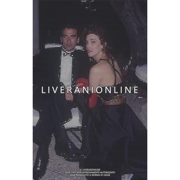 DIAP-RETROSPETTIVA MASSIMO TROISI ATTORE NELLA FOTO MASSIMO TROSI E CLARISSA BURT A VENEZIA NELL\'ANNO 1989 AG ALDO LIVERANI SAS