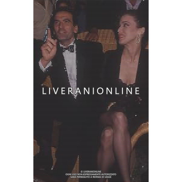 DIAP-RETROSPETTIVA MASSIMO TROISI ATTORE NELLA FOTO MASSIMO TROSI E CLARISSA BURT A VENEZIA NELL\'ANNO 1989 AG ALDO LIVERANI SAS