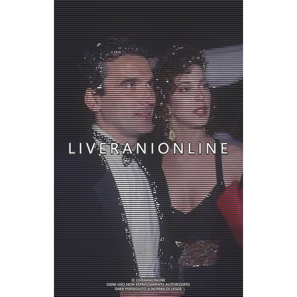 DIAP-RETROSPETTIVA MASSIMO TROISI ATTORE NELLA FOTO MASSIMO TROSI E CLARISSA BURT A VENEZIA NELL\'ANNO 1989 AG ALDO LIVERANI SAS