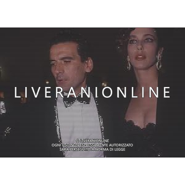 DIAP-RETROSPETTIVA MASSIMO TROISI ATTORE NELLA FOTO MASSIMO TROSI E CLARISSA BURT A VENEZIA NELL\'ANNO 1989 AG ALDO LIVERANI SAS