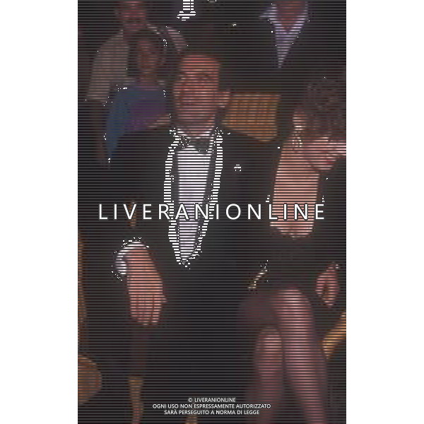 DIAP-RETROSPETTIVA MASSIMO TROISI ATTORE NELLA FOTO MASSIMO TROSI E CLARISSA BURT A VENEZIA NELL\'ANNO 1989 AG ALDO LIVERANI SAS