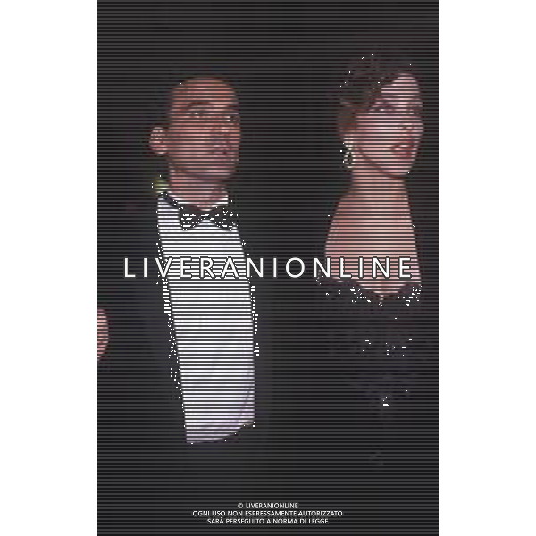 DIAP-RETROSPETTIVA MASSIMO TROISI ATTORE NELLA FOTO MASSIMO TROSI E CLARISSA BURT A VENEZIA NELL\'ANNO 1989 AG ALDO LIVERANI SAS