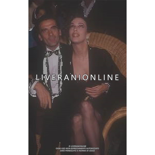 DIAP-RETROSPETTIVA MASSIMO TROISI ATTORE NELLA FOTO MASSIMO TROSI E CLARISSA BURT A VENEZIA NELL\'ANNO 1989 AG ALDO LIVERANI SAS