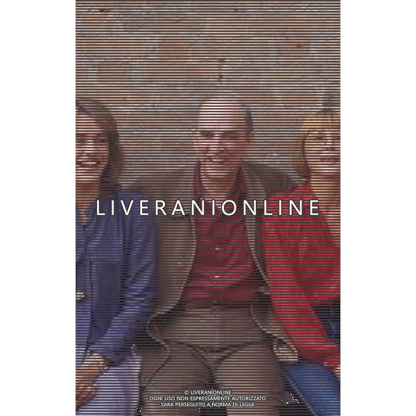 DIAP-RETROSPETTIVA INGMAR BERGMAN REGISTA NELLA FOTO INGMAR BERGMAN A VENEZIA NELL\'ANNO 1983 CON EVA FROELING-ELENA EKDAL-ERLAND JOSEPHSON CAST DEL FILM FANNY AND ALEXANDER AG ALDO LIVERANI SAS