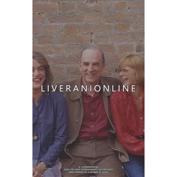 DIAP-RETROSPETTIVA INGMAR BERGMAN REGISTA NELLA FOTO INGMAR BERGMAN A VENEZIA NELL\'ANNO 1983 CON EVA FROELING-ELENA EKDAL-ERLAND JOSEPHSON CAST DEL FILM FANNY AND ALEXANDER AG ALDO LIVERANI SAS 