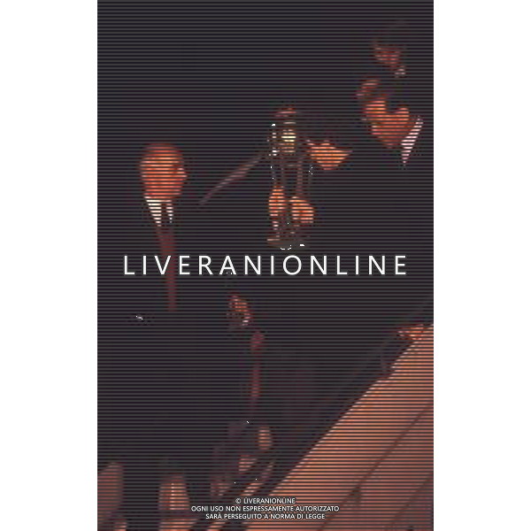 RETROSPETTIVA ARRIGO SACCHI ALLENATORE NELLA FOTO ARRIGO SACCHI CON LA COPPA INTERCONTINENTALE AG ALDO LIVERANI SAS
