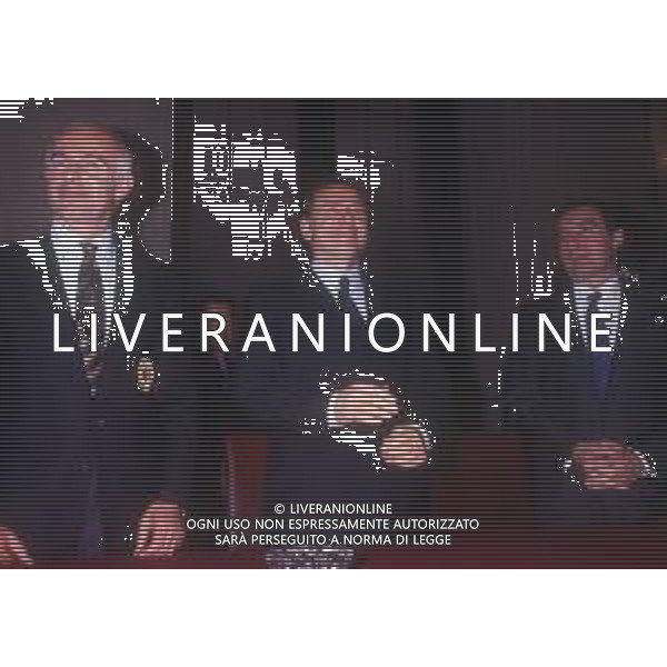DIAP-RETROSPETTIVA ARRIGO SACCHI ALLENATORE MILAN NELLA FOTO ARRIGO SACCHI A MILANO 1987-1988 CON PAOLO PILLITTERI E SILVIO BERLUSCONI PER LA CONSEGNA DELL\'AMBROGINO D\'ORO AG ALDO LIVERANI SAS