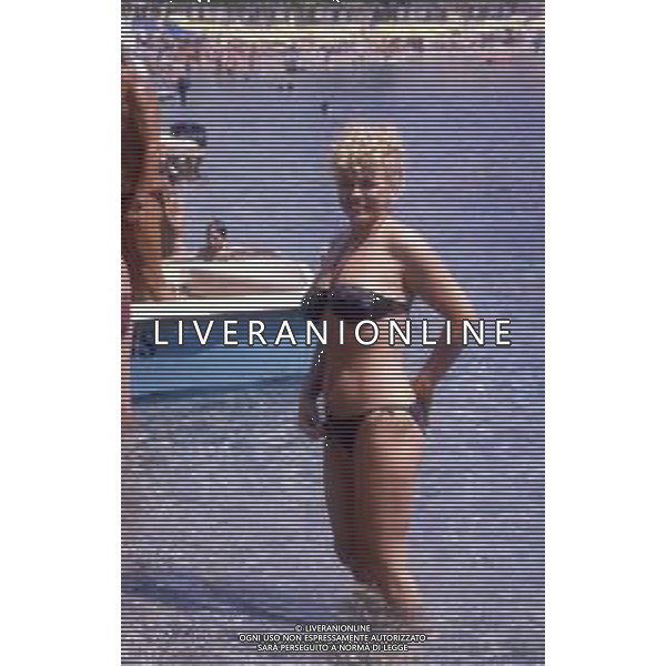 RETROSPETTIVA SANDRO MILO ATTRICE NELLA FOTO SANDRA MILO A TAORMINA NELL\'ANNO 1981 AG ALDO LIVERANI SAS 