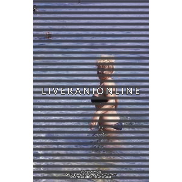 RETROSPETTIVA SANDRO MILO ATTRICE NELLA FOTO SANDRA MILO A TAORMINA NELL\'ANNO 1981 AG ALDO LIVERANI SAS 