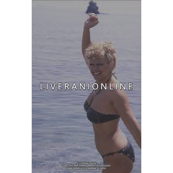 RETROSPETTIVA SANDRO MILO ATTRICE NELLA FOTO SANDRA MILO A TAORMINA NELL\'ANNO 1981 AG ALDO LIVERANI SAS 