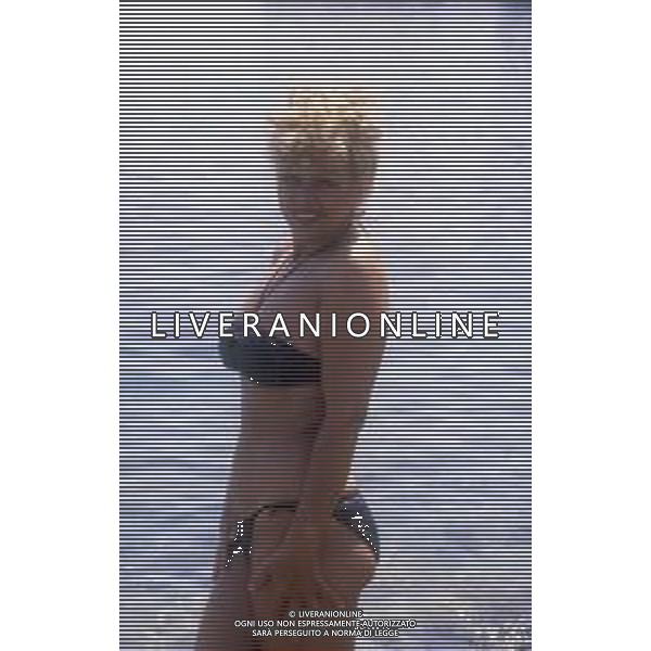 RETROSPETTIVA SANDRO MILO ATTRICE NELLA FOTO SANDRA MILO A TAORMINA NELL\'ANNO 1981 AG ALDO LIVERANI SAS 